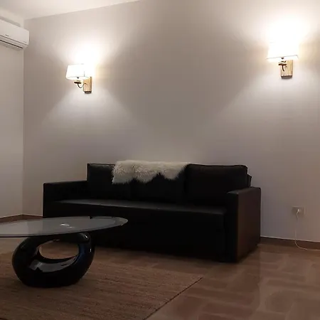 Margot Perfect House *